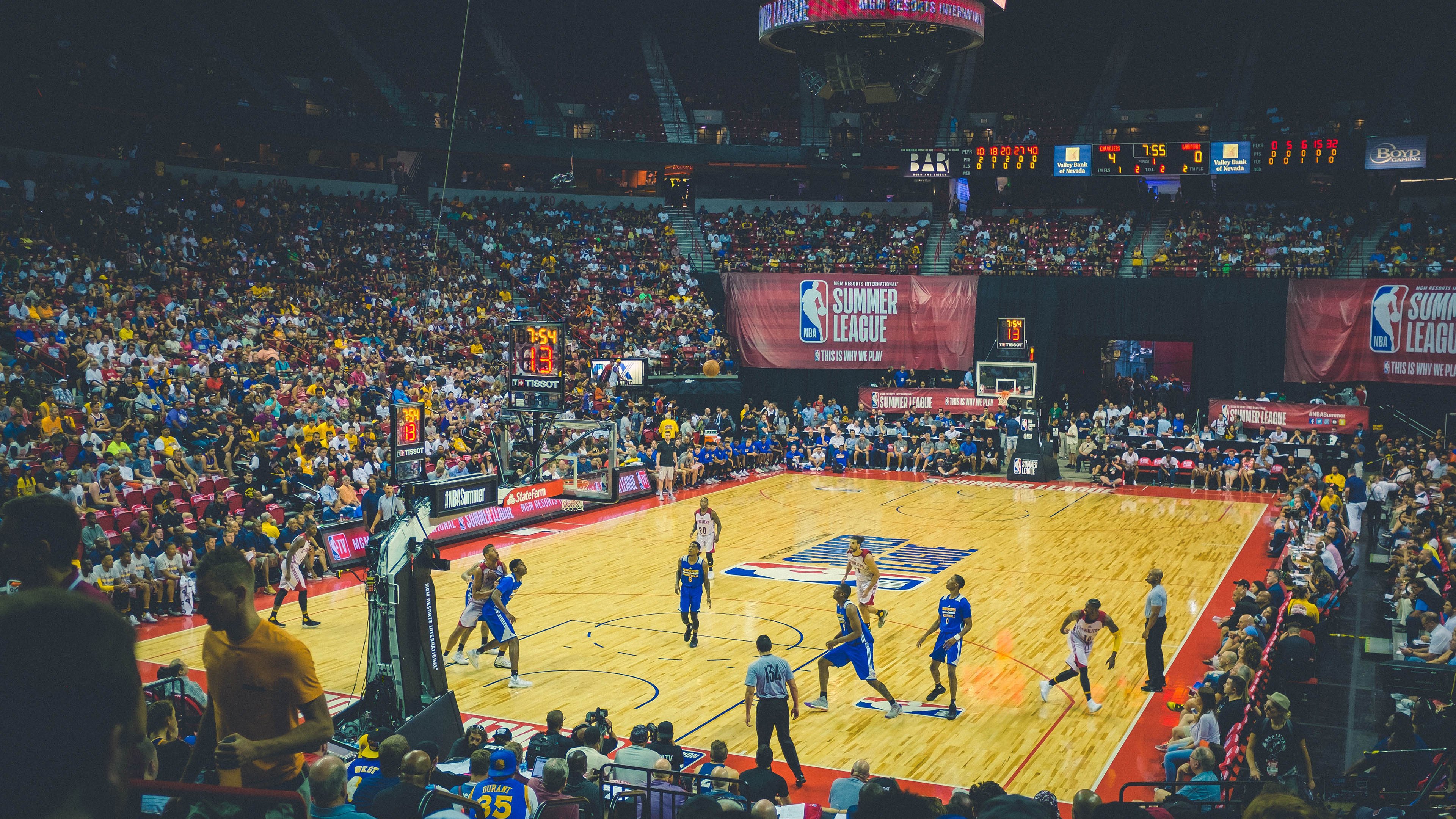 CBA球员用拼搏展现职业风采,cba职业篮球运动员