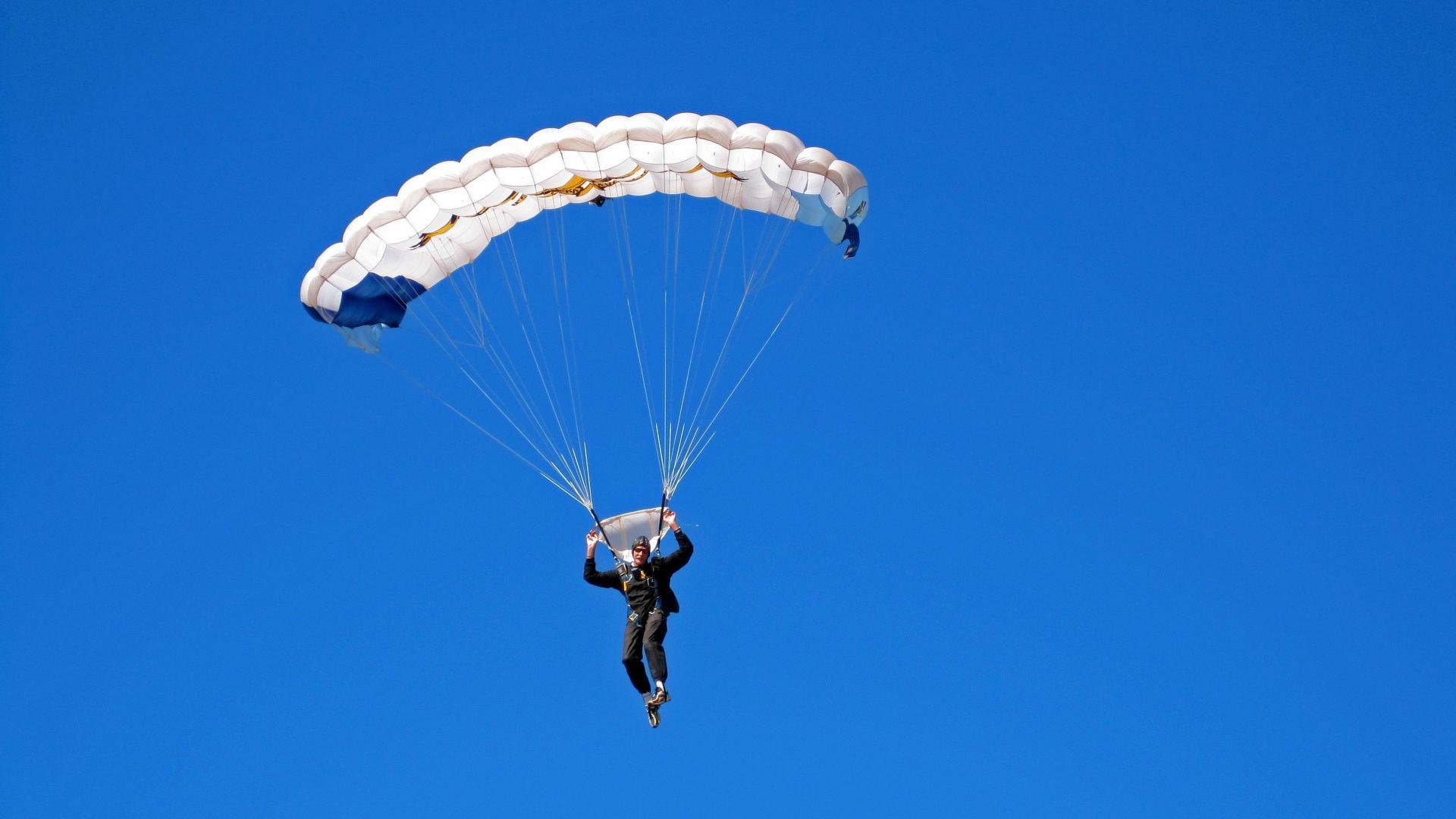 篮球梦点亮中国体育精神，以篮球精神主题的演讲稿